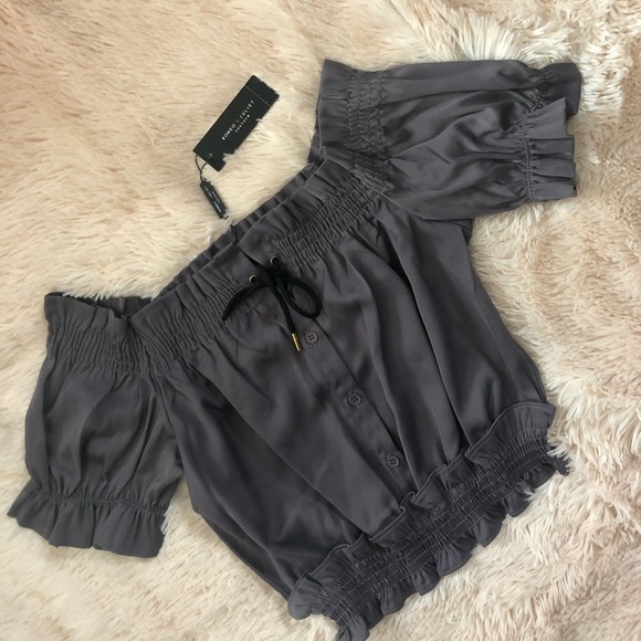 Romeo & Juliet Couture ruffle trim top medium - Picture 2 of 6